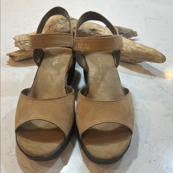 Aerosoles Leather Bogaboo Tan Brown Wedge Sandals Size 9 - Picture 4 of 15